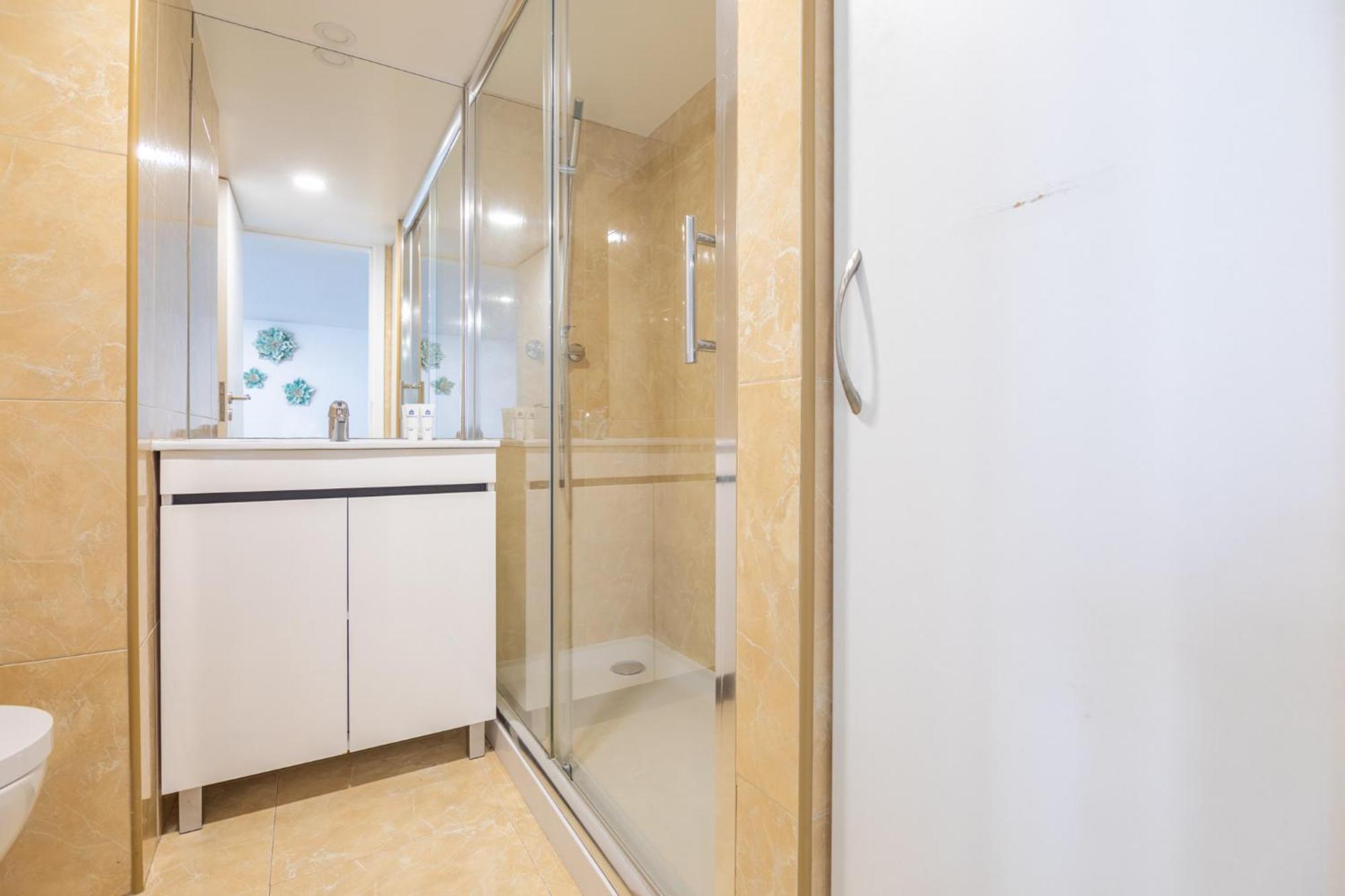 Apartament Deluxe Spacious Flats w Mezzanine by Host Wise Porto Pokój zdjęcie